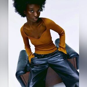 H&M Ribbed Sweetheart Neck Shirt